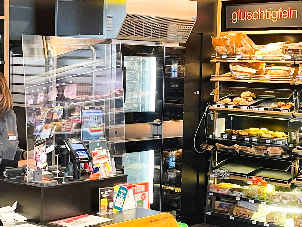 HOUNÖ Invoq Bake 6 est disponible dans les stations-service Shell à travers toute la Suisse pour faciliter le service