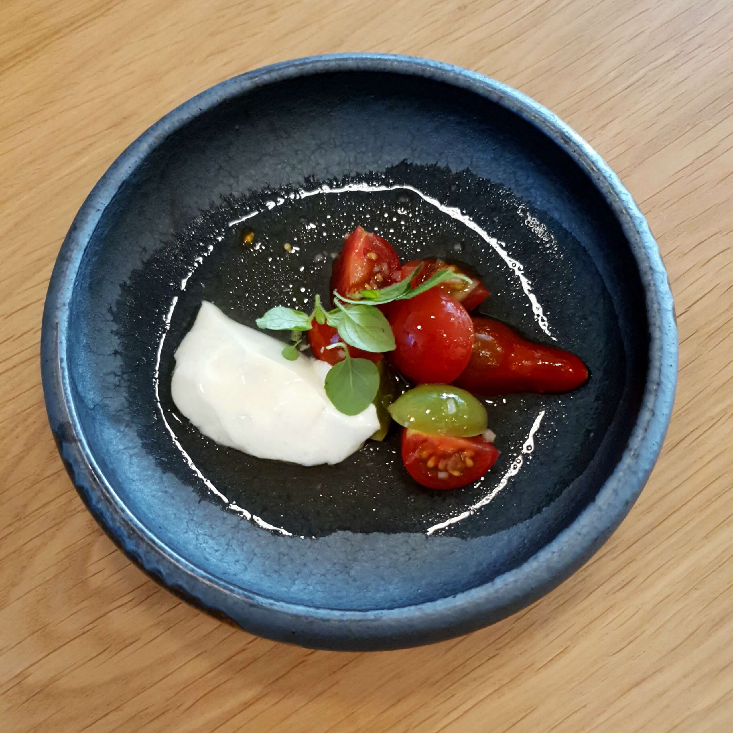 Marinated tomatoes and fresh cheese curds - HOUNÖ